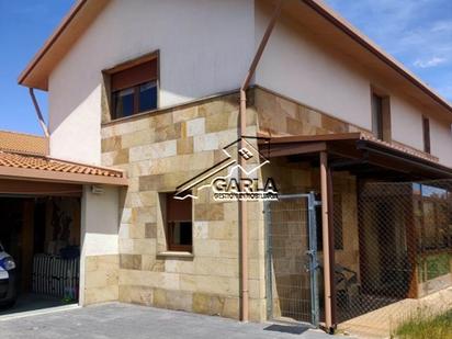 Exterior view of House or chalet for sale in Castellanos de Moriscos  with Heating and Community pool