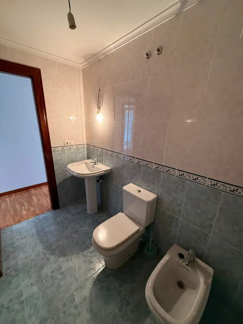 Baño de Piso en venta en Oviedo  con Calefacción y Trastero