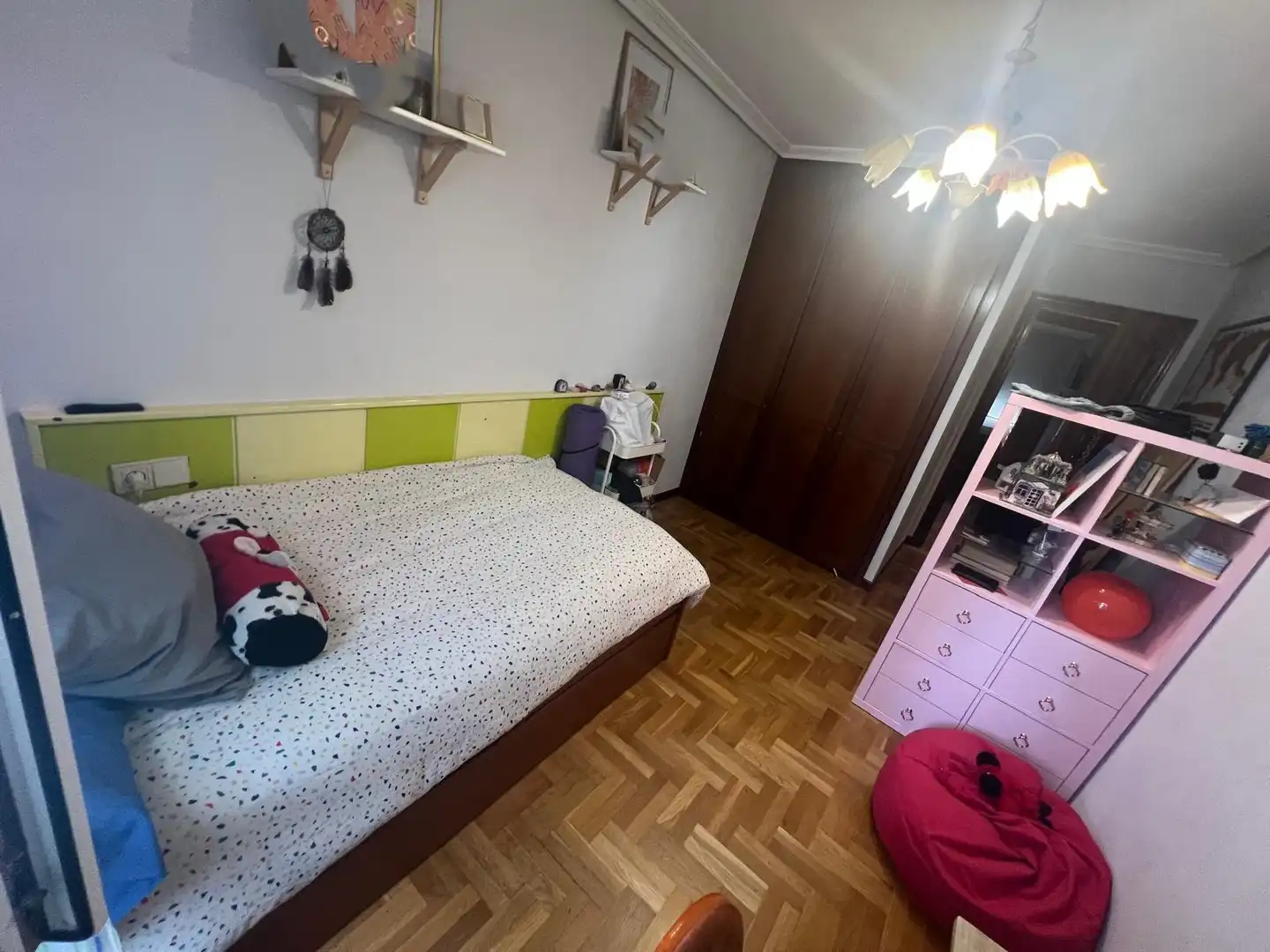 Dormitori de Pis de lloguer en Gijón  amb Calefacció, Parquet i Moblat
