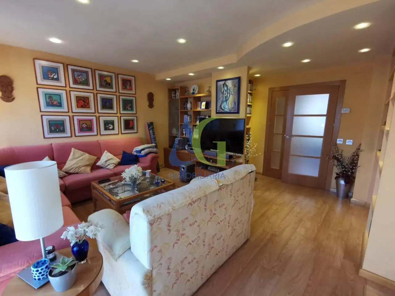 Sala de estar de Piso en venta en León Capital  con Calefacción, Parquet y Terraza