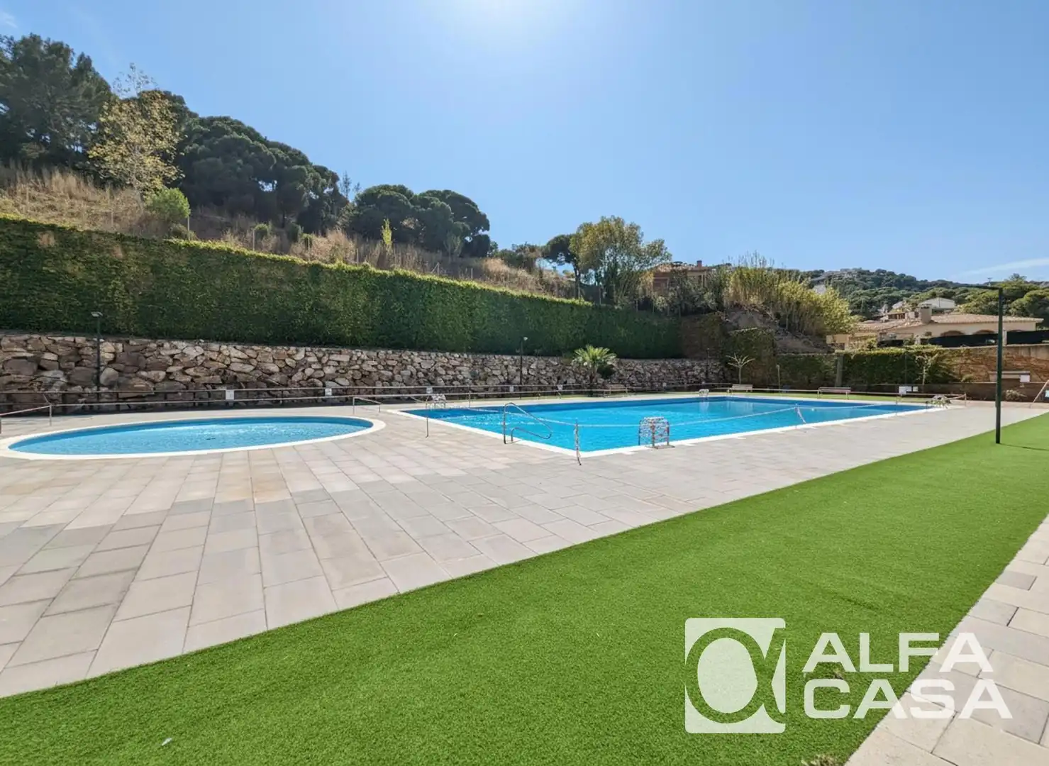 Schwimmbecken von Wohnung zum Verkauf in Lloret de Mar mit Klimaanlage, Heizung und Terrasse