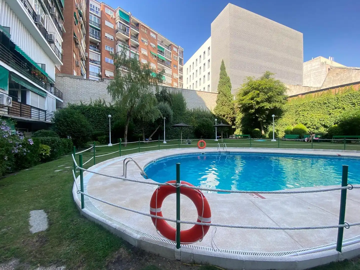Swimming pool of Flat for rent in Madrid  with Air Conditioner, Heating and Private garden