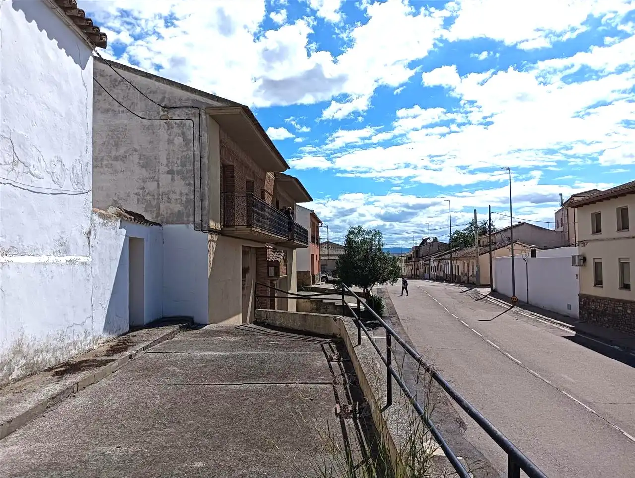 Vista exterior de Pis en venda en La Puebla de Híjar, Teruel
