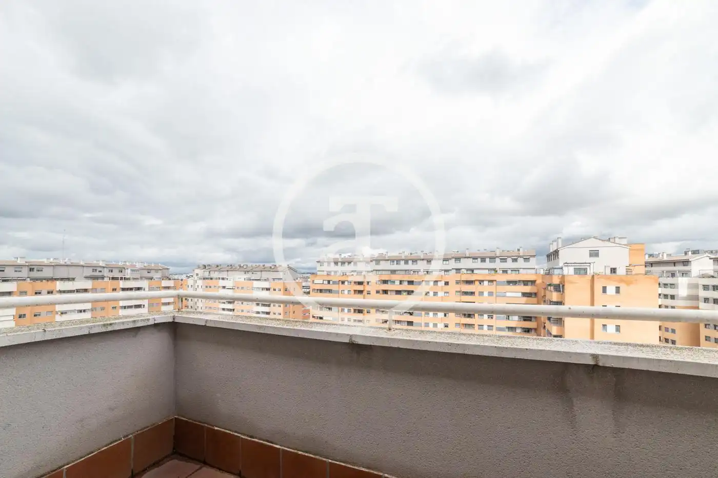 Attic for rent in Calle Fuente Cisneros, Parque Oeste - Fuente Cisneros