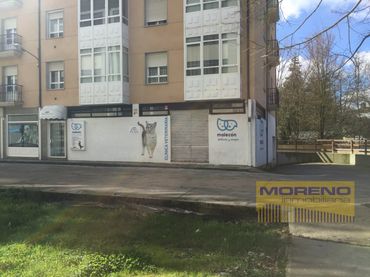 Locale commerciale in affitto a Sarria