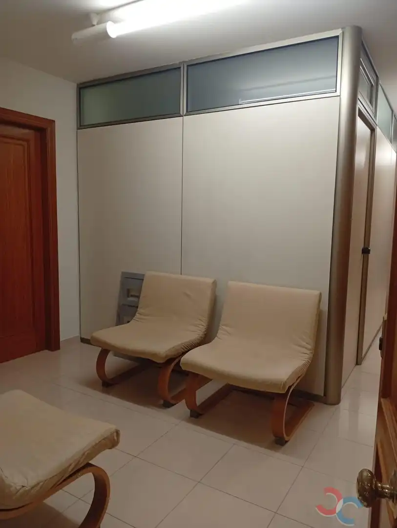 Office for rent in Marín
