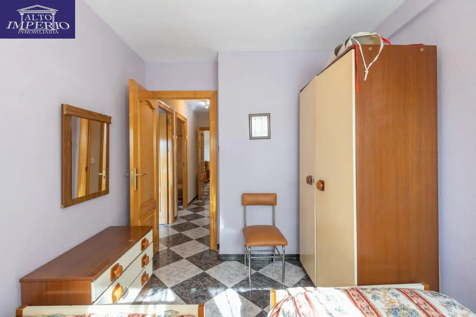 Dormitori de Pis en venda en Granada amb Aire condicionat, Moblat i Balcó