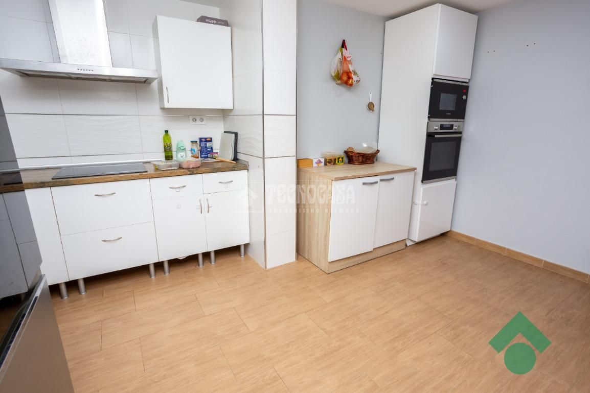 Kitchen of Flat for sale in Algeciras  with Air Conditioner