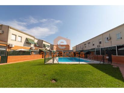 Swimming pool of Single-family semi-detached for sale in Badajoz Capital  with Air Conditioner, Terrace and Swimming Pool