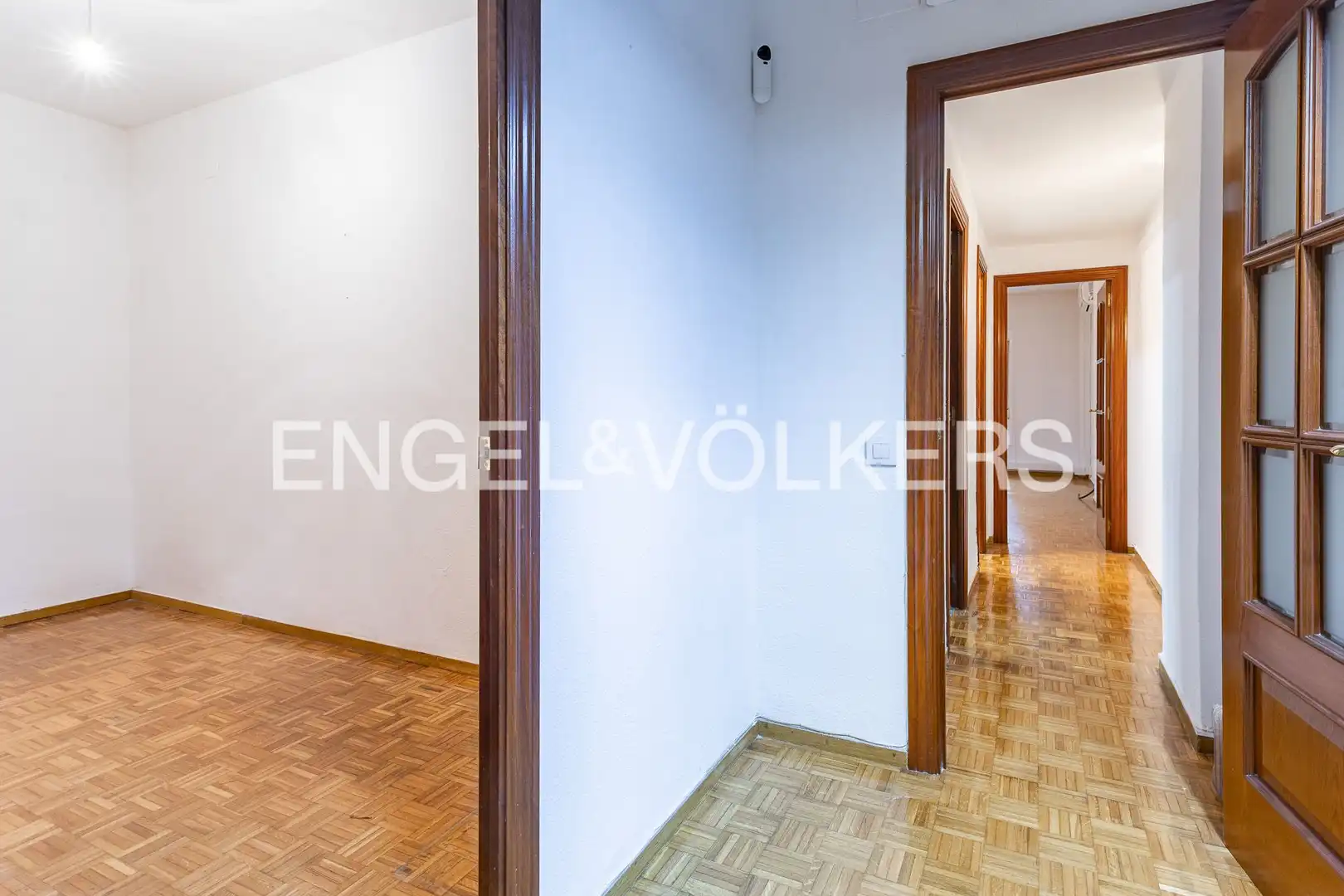Wohnung zum Verkauf in Barcelona mit Klimaanlage, Heizung und Parkett