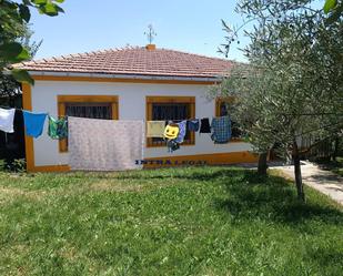 Vista exterior de Finca rústica en venda en Matilla de los Caños del Río amb Jardí privat, Terrassa i Balcó