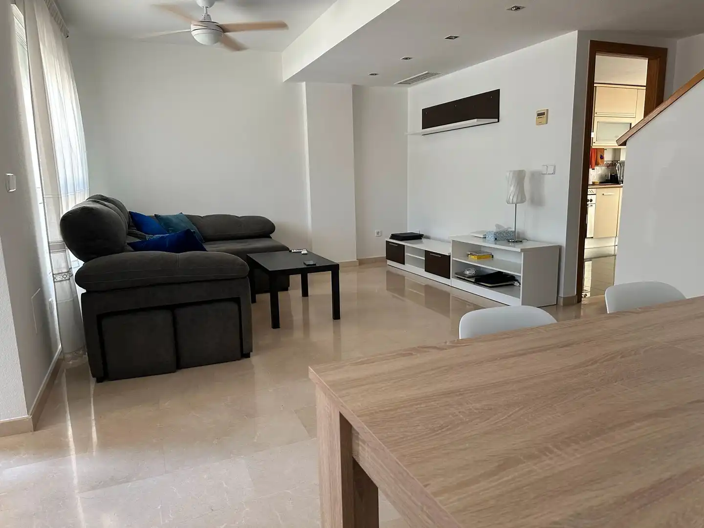Sala d'estar de Casa o xalet de lloguer en Cartagena amb Aire condicionat, Terrassa i Balcó