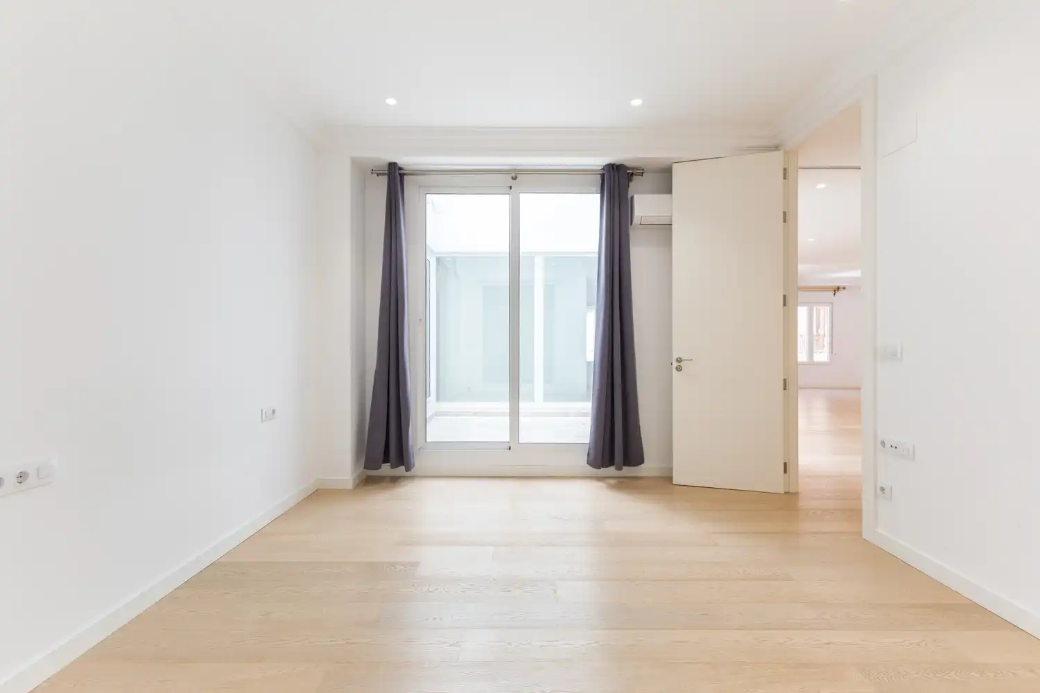 Flat for rent in Valencia  with Air Conditioner, Heating and Furnished