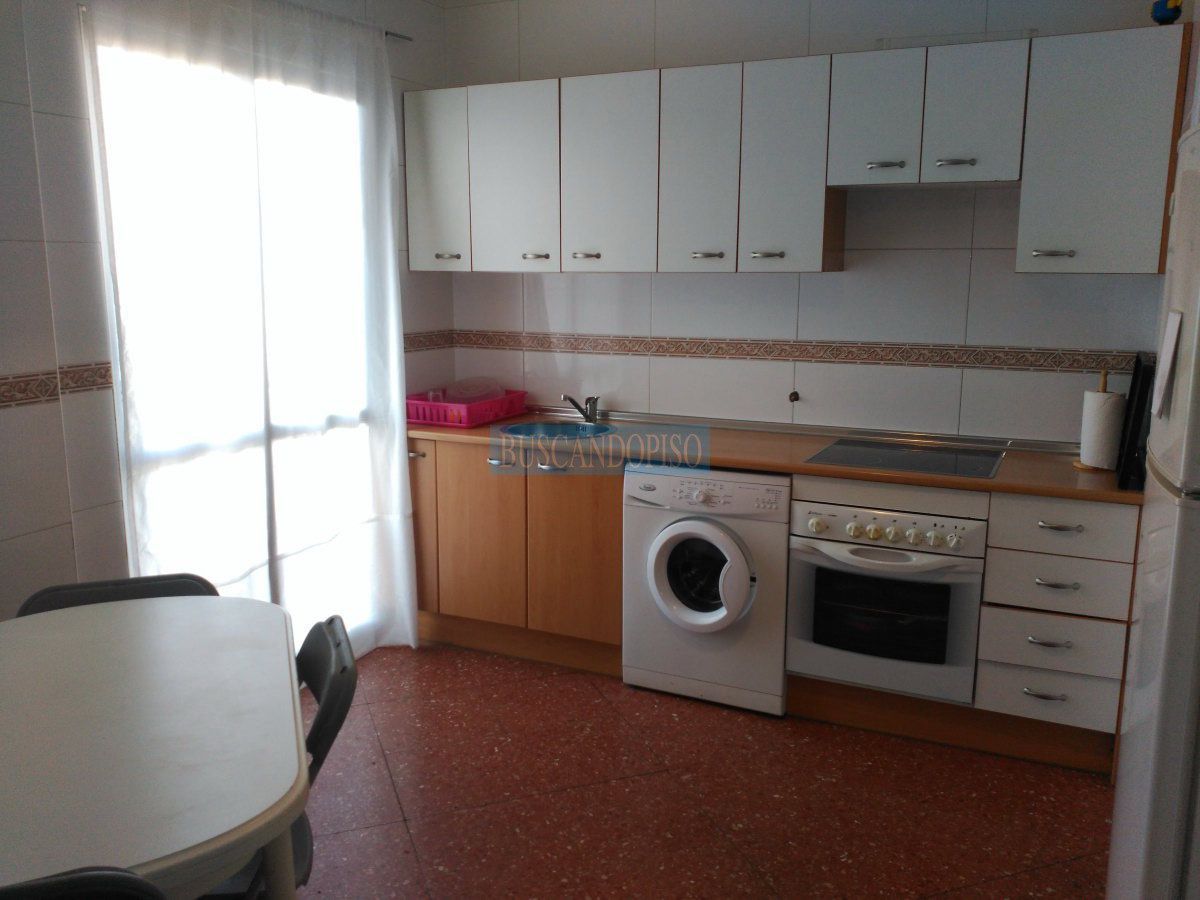 Cuina de Pis de lloguer en  Logroño amb Calefacció, Terrassa i Traster