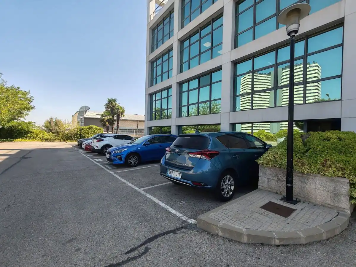 Parkplatz von Büro zum Verkauf in Alcobendas mit Klimaanlage, Heizung und Terrasse