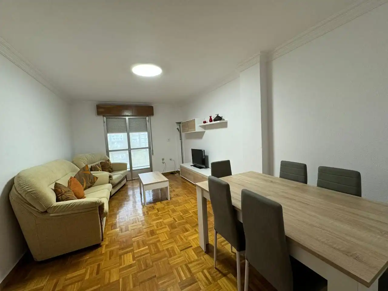 Living room of Flat for share in Ourense Capital   with Heating, Parquet flooring and Furnished