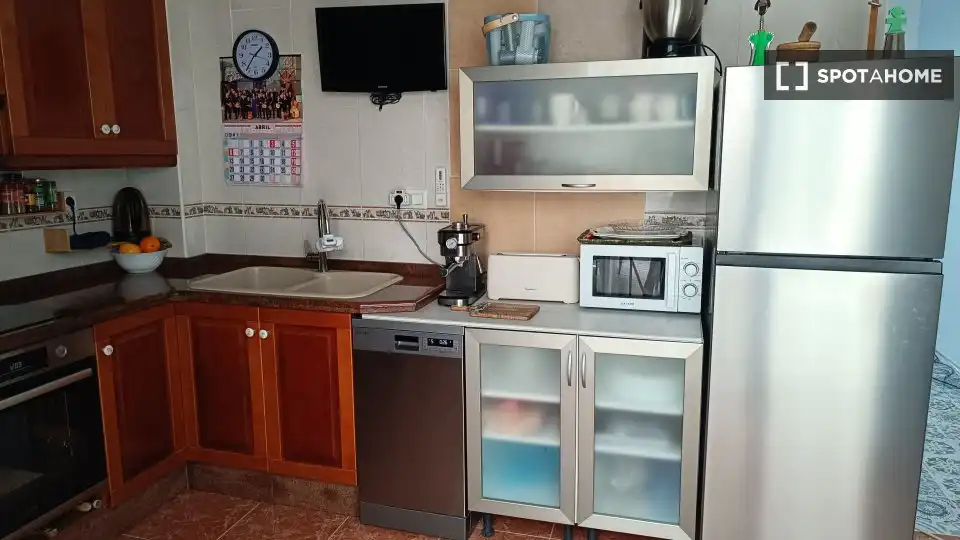 Cocina de Piso para compartir en Cullera con Aire acondicionado, Calefacción y Amueblado