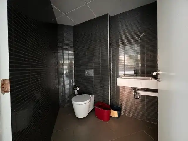 Badezimmer von Büro zum Verkauf in Murcia mit Klimaanlage, Heizung und Terrasse