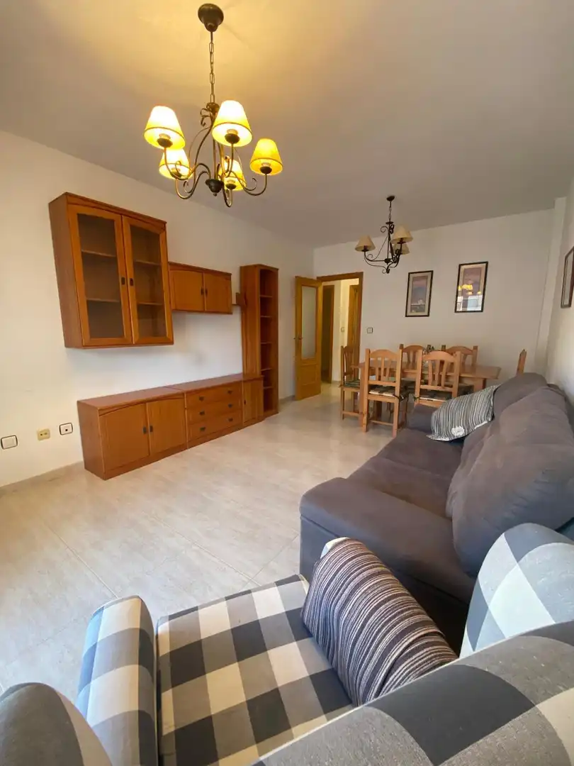 Piso de alquiler en Calle CAMPOAMOR, 99, Los Cuarteros