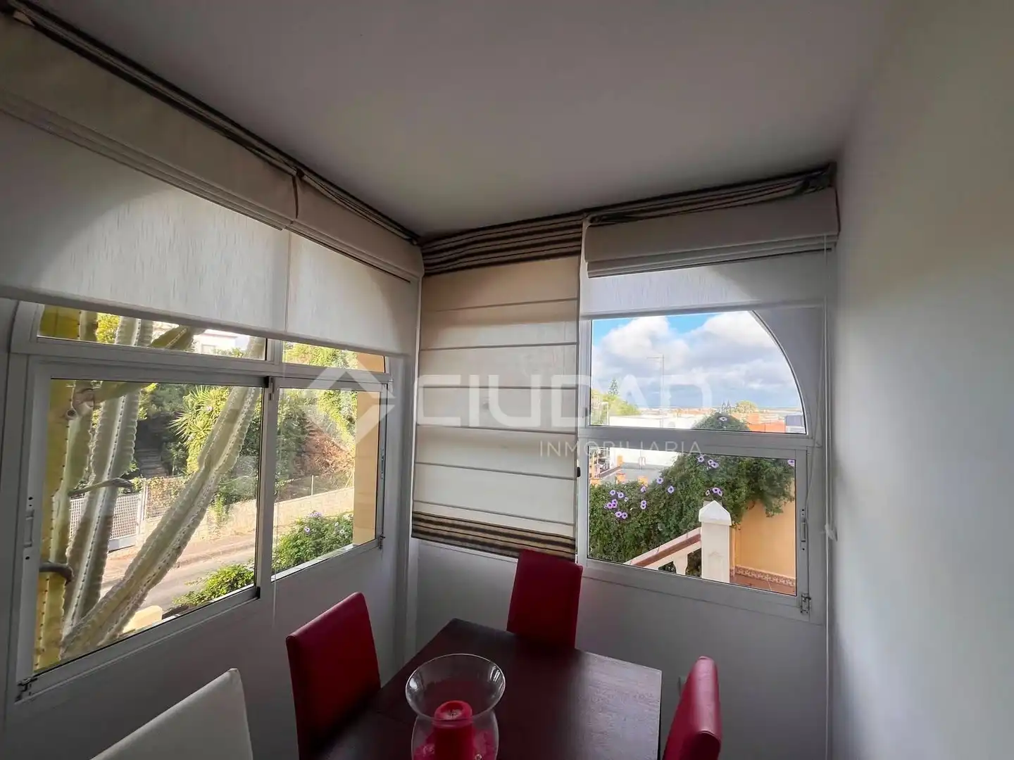 Vista exterior de Casa adosada en venta en Sanlúcar de Barrameda con Aire acondicionado, Jardín privado y Terraza