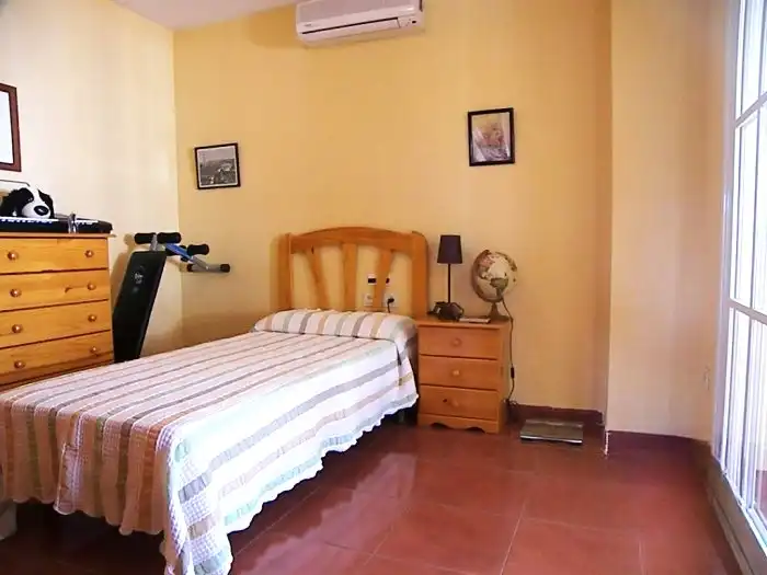 Dormitori de Casa adosada en venda en Alhaurín de la Torre amb Aire condicionat, Jardí privat i Terrassa