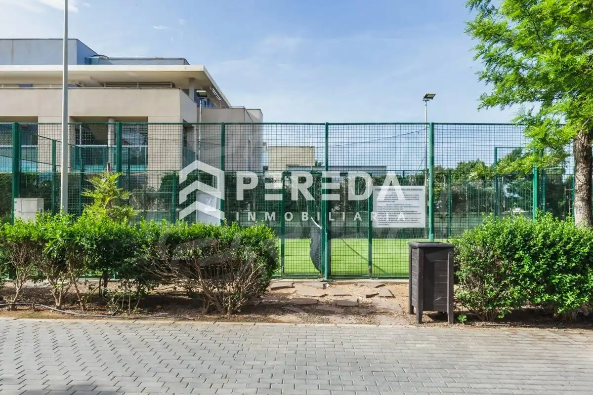 Vista exterior de Apartament en venda en Roquetas de Mar amb Piscina comunitària