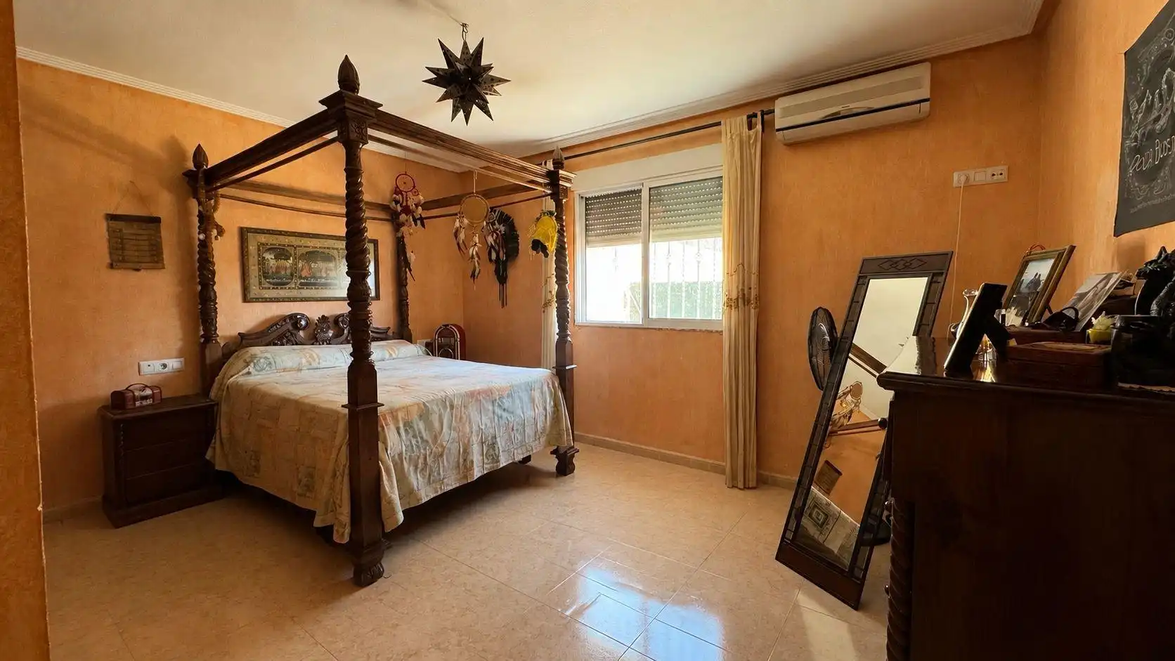 Dormitori de Casa o xalet en venda en Orihuela amb Aire condicionat, Jardí privat i Traster