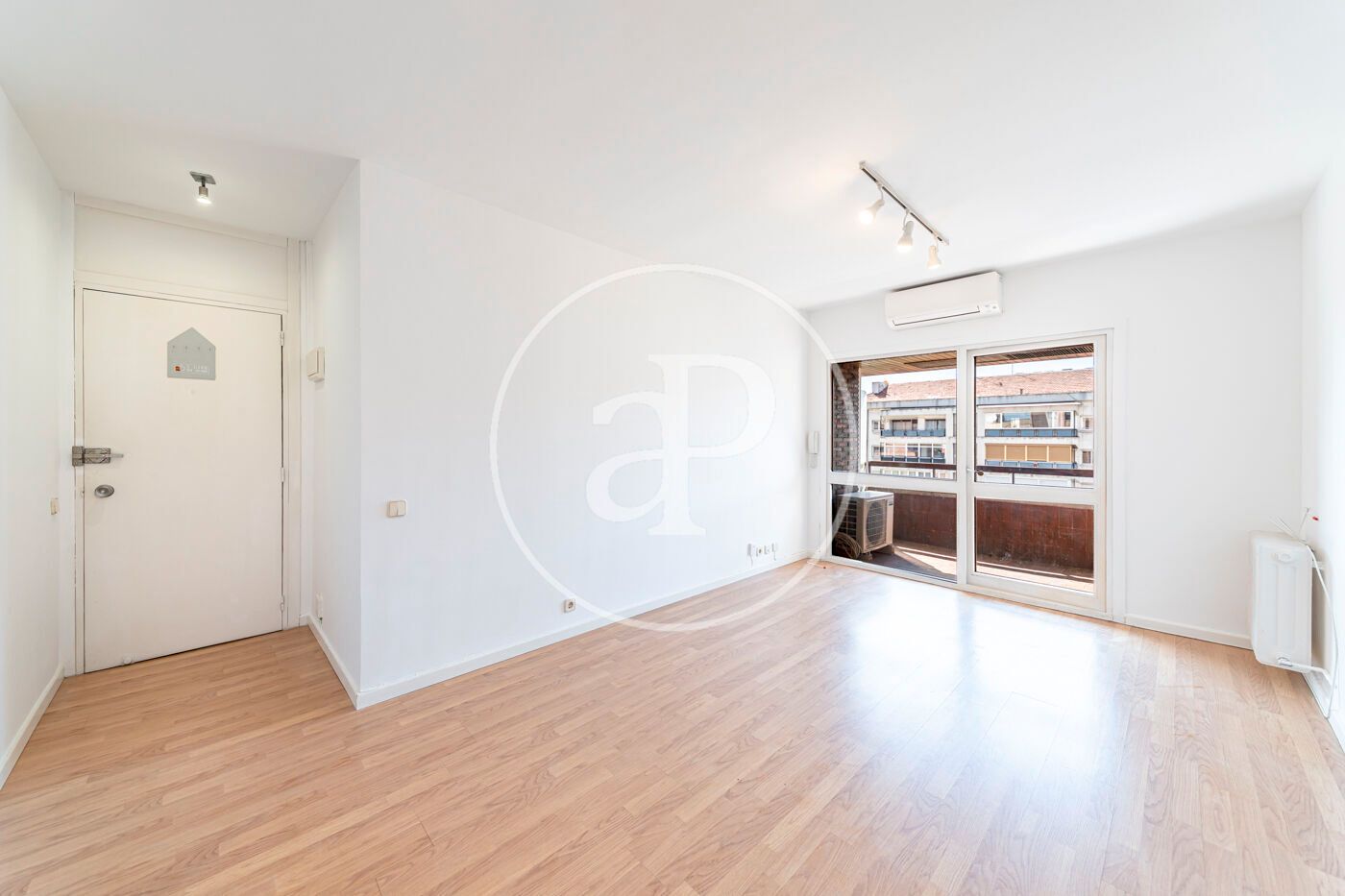 Living room of Flat to rent in  Madrid Capital  with Air Conditioner, Heating and Private garden