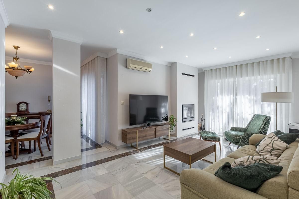 Sala d'estar de Casa adosada en venda en Motril amb Calefacció, Terrassa i Alarma