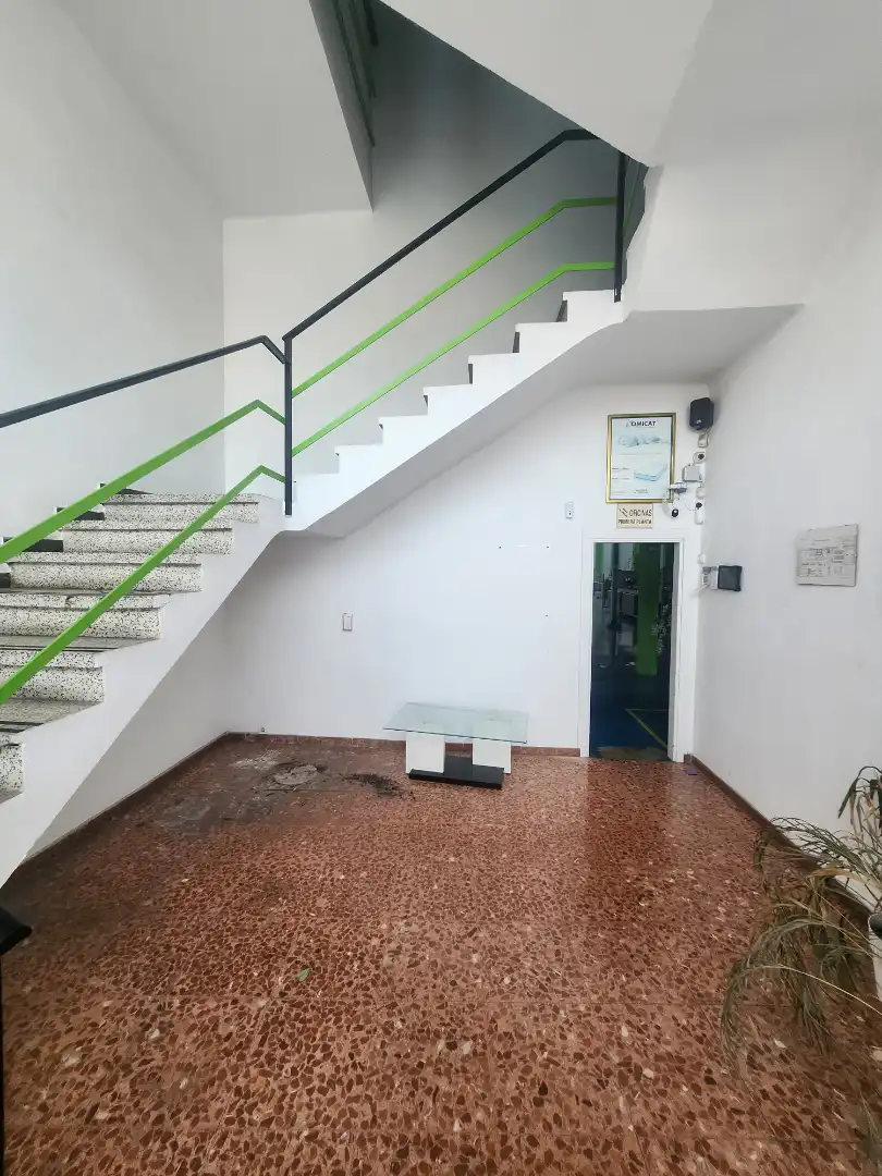 Nau industrial de lloguer en L'Hospitalet de Llobregat