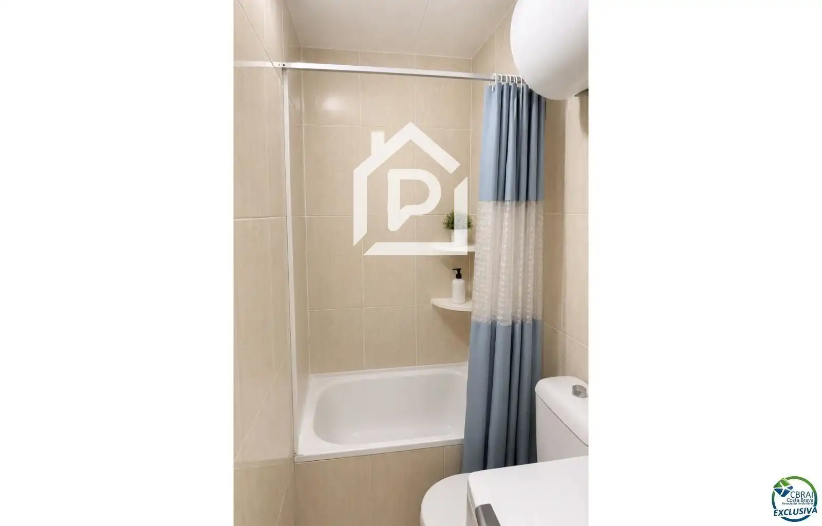 Baño de Piso en venta en Empuriabrava con Calefacción, Terraza y Amueblado