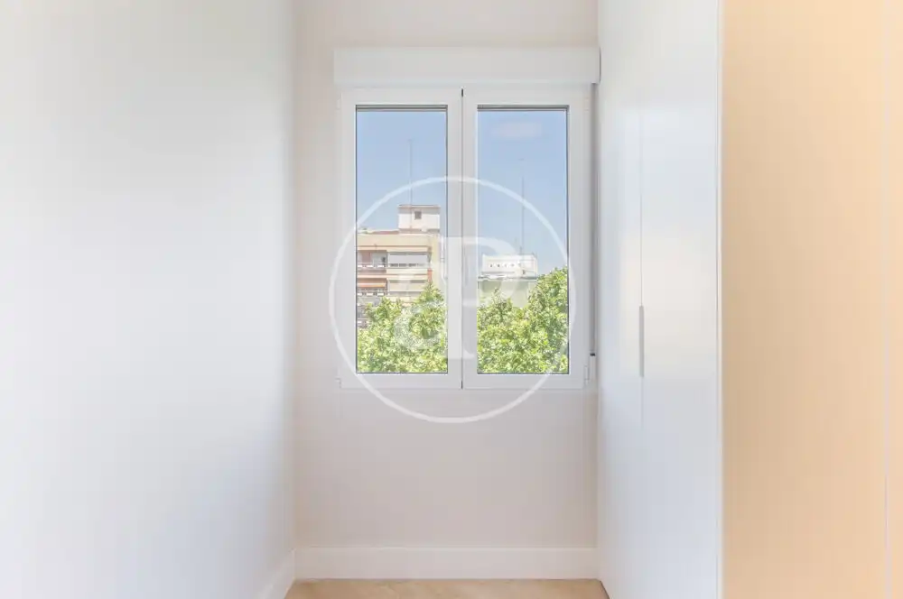 Bedroom of Flat for rent in Valencia  with Air Conditioner, Heating and Balcony