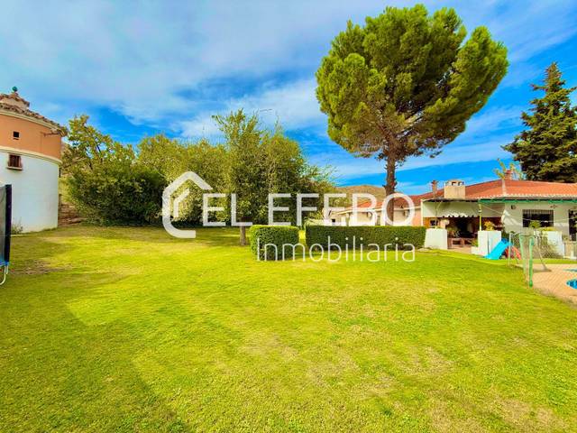 Casa-chalet en Venta en Centro