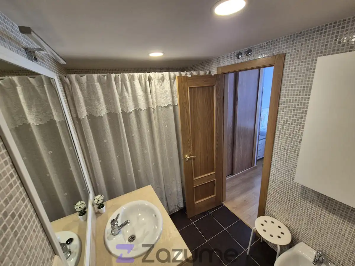 Bathroom of Flat for rent in Recas  with Air Conditioner, Heating and Terrace
