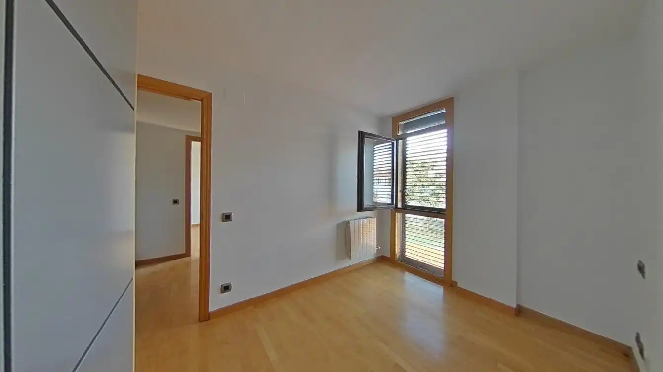 Habitación de Dúplex en venta en Cerdanyola del Vallès con Calefacción y Terraza