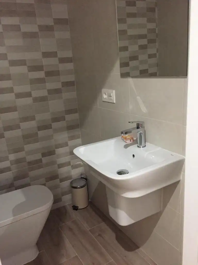 Badezimmer von Wohnung zur Miete in Granada mit Möbliert