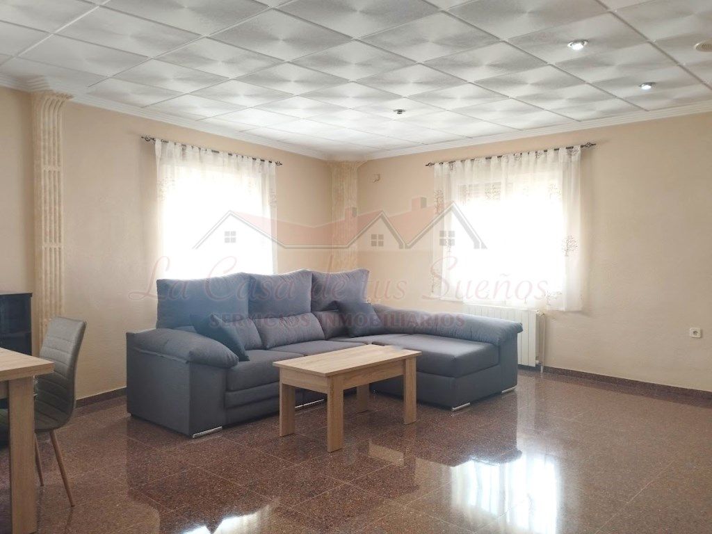 Flat for sale in Sax