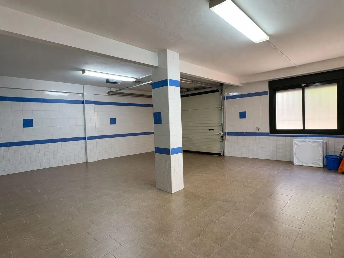 Aparcament de Casa o xalet en venda en Mairena del Alcor amb Terrassa