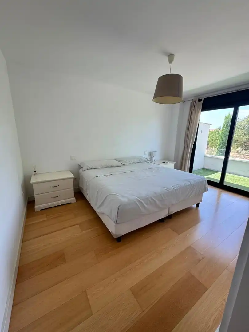 Dormitori de Casa adosada de lloguer en Boadilla del Monte amb Aire condicionat, Calefacció i Jardí privat