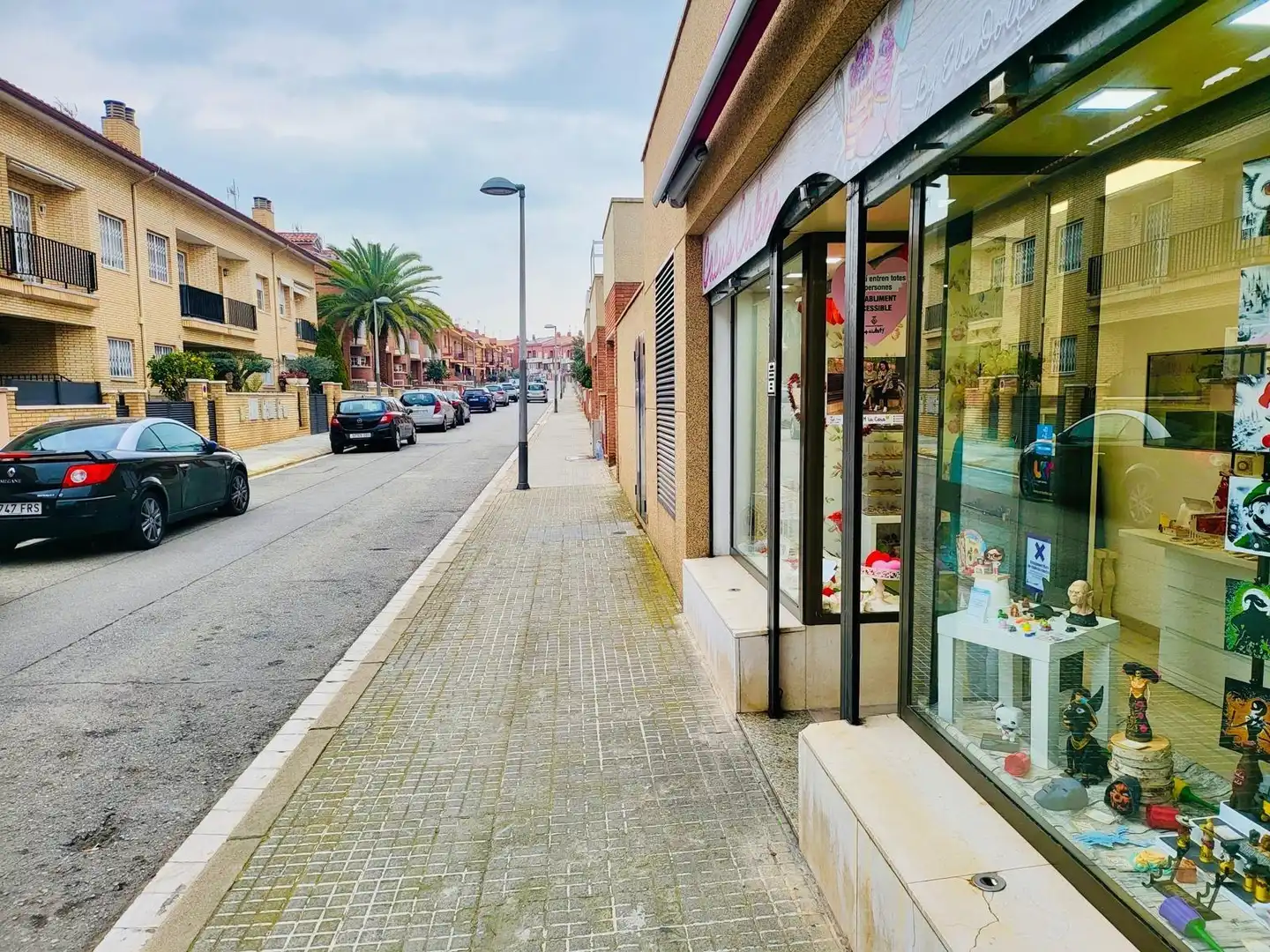 Vista exterior de Local en venda en Ripollet