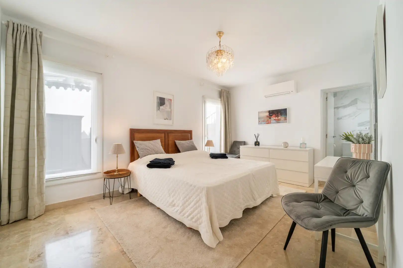 Dormitori de Casa o xalet en venda en Mijas amb Aire condicionat, Jardí privat i Terrassa