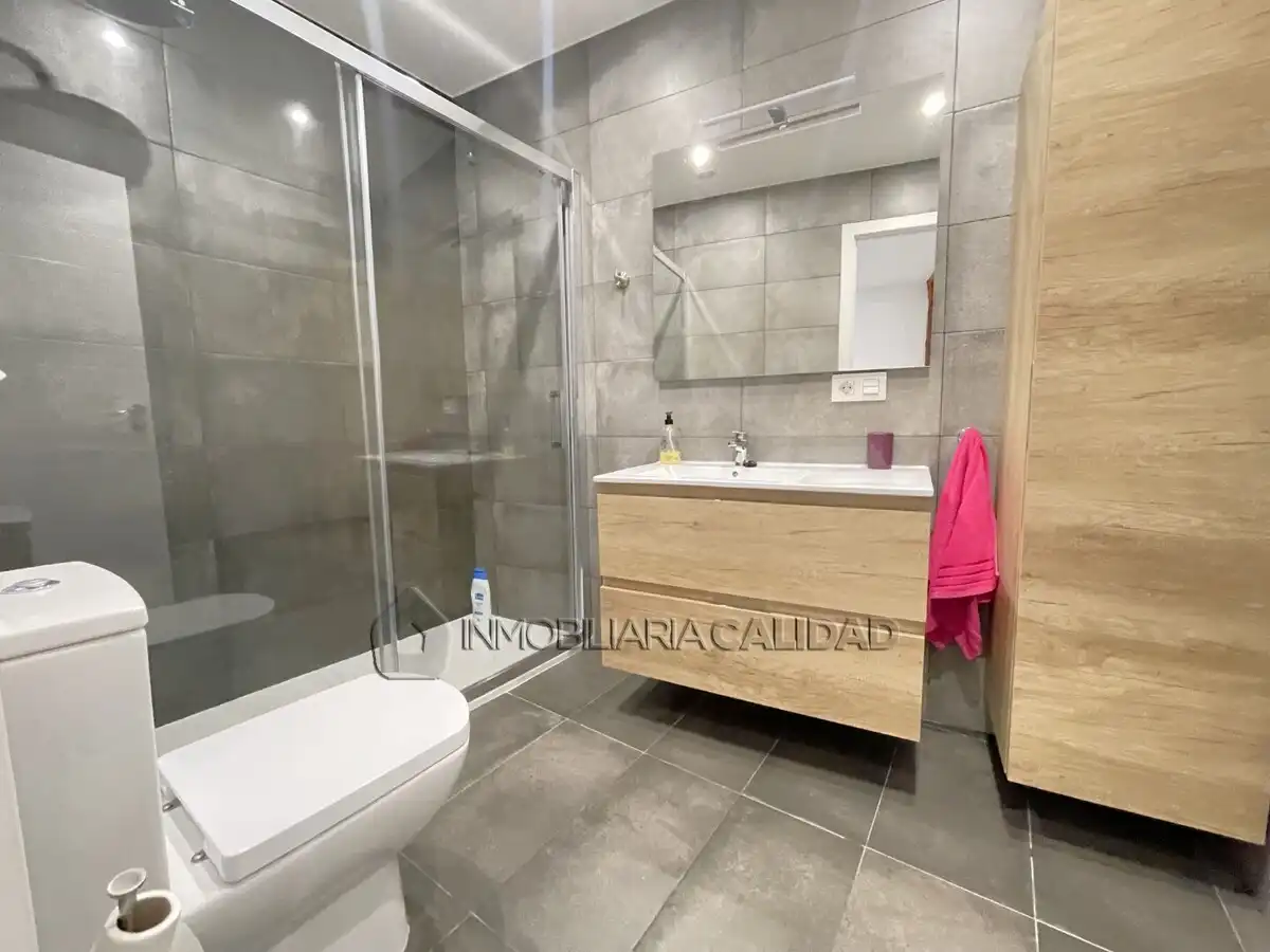 Baño de Piso de alquiler en Burgos con Calefacción y Amueblado