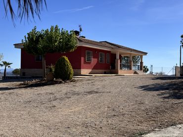 Chalet con balcón en venta en Calle Pertigos 22