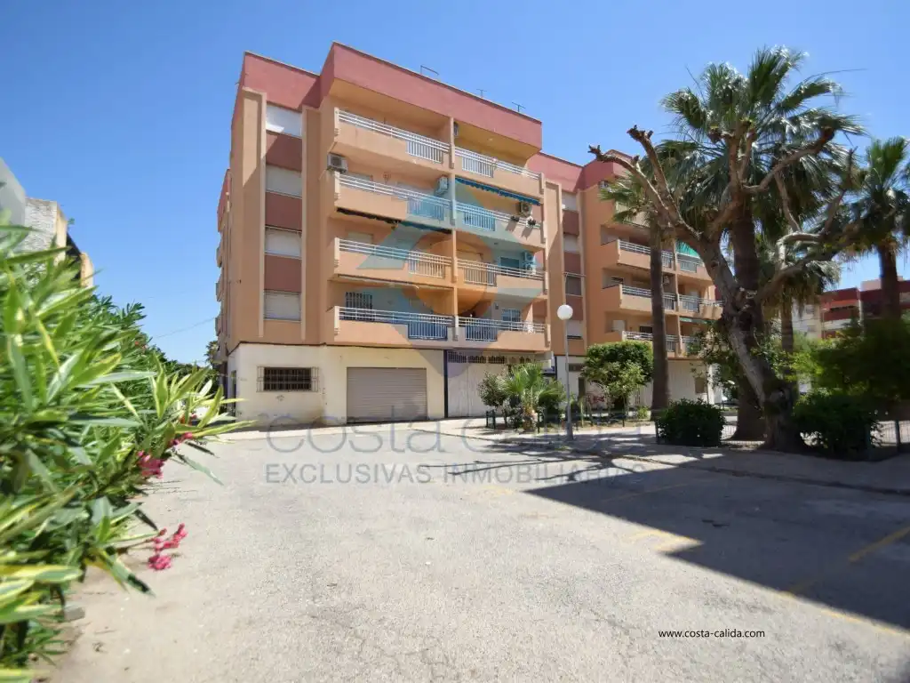 Vista exterior de Local en venta en Mazarrón