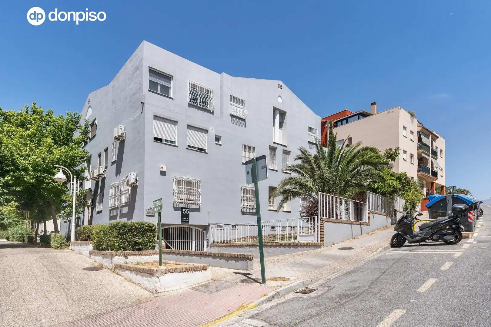 Vista exterior de Piso en venta en Granada con Aire acondicionado, Calefacción y Terraza