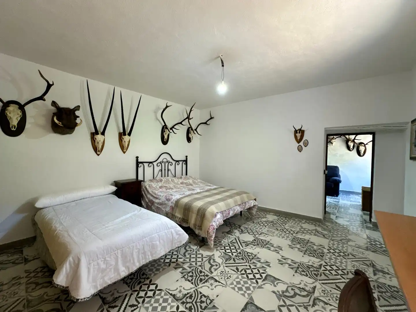 Dormitori de Finca rústica en venda en Sierro amb Aire condicionat, Calefacció i Jardí privat