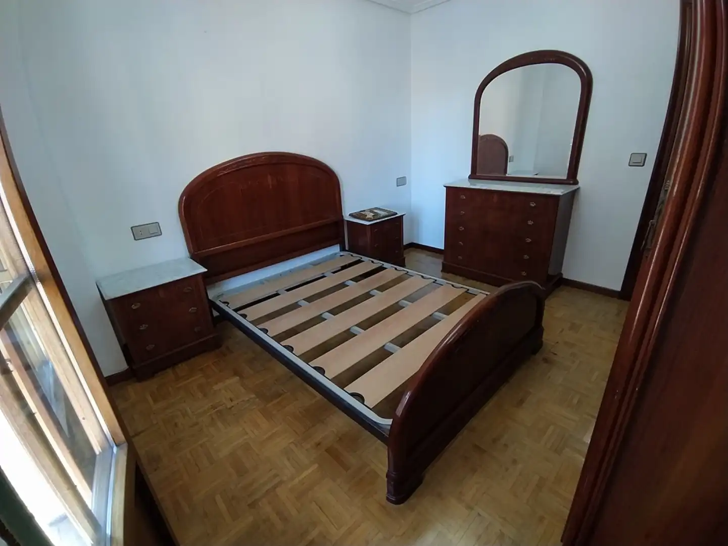 Dormitori de Pis en venda en Avilés amb Calefacció, Parquet i Terrassa