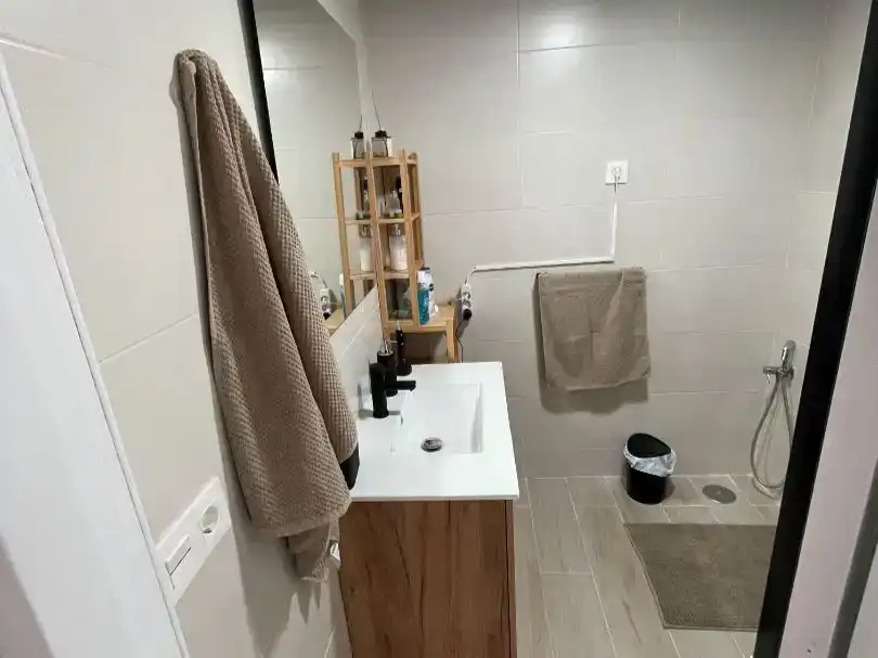 Baño de Piso de alquiler en Benalmádena con Aire acondicionado, Piscina y Amueblado