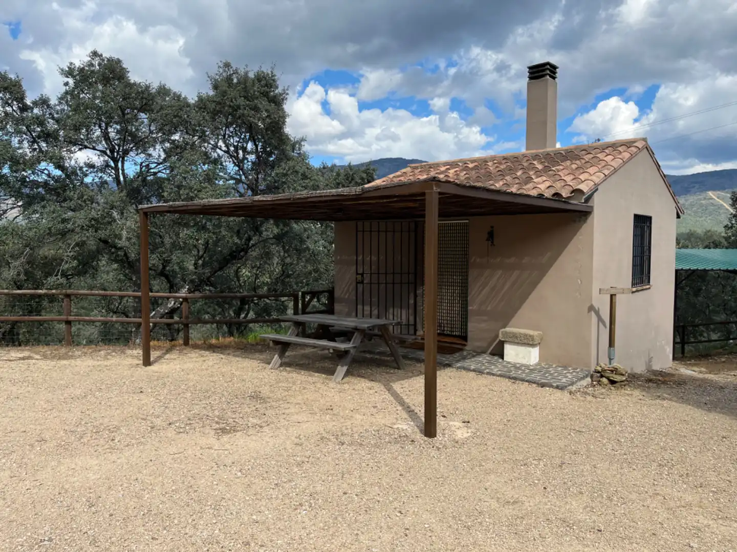 Vista exterior de Casa o chalet en venta en Los Navalucillos con Aire acondicionado, Calefacción y Jardín privado