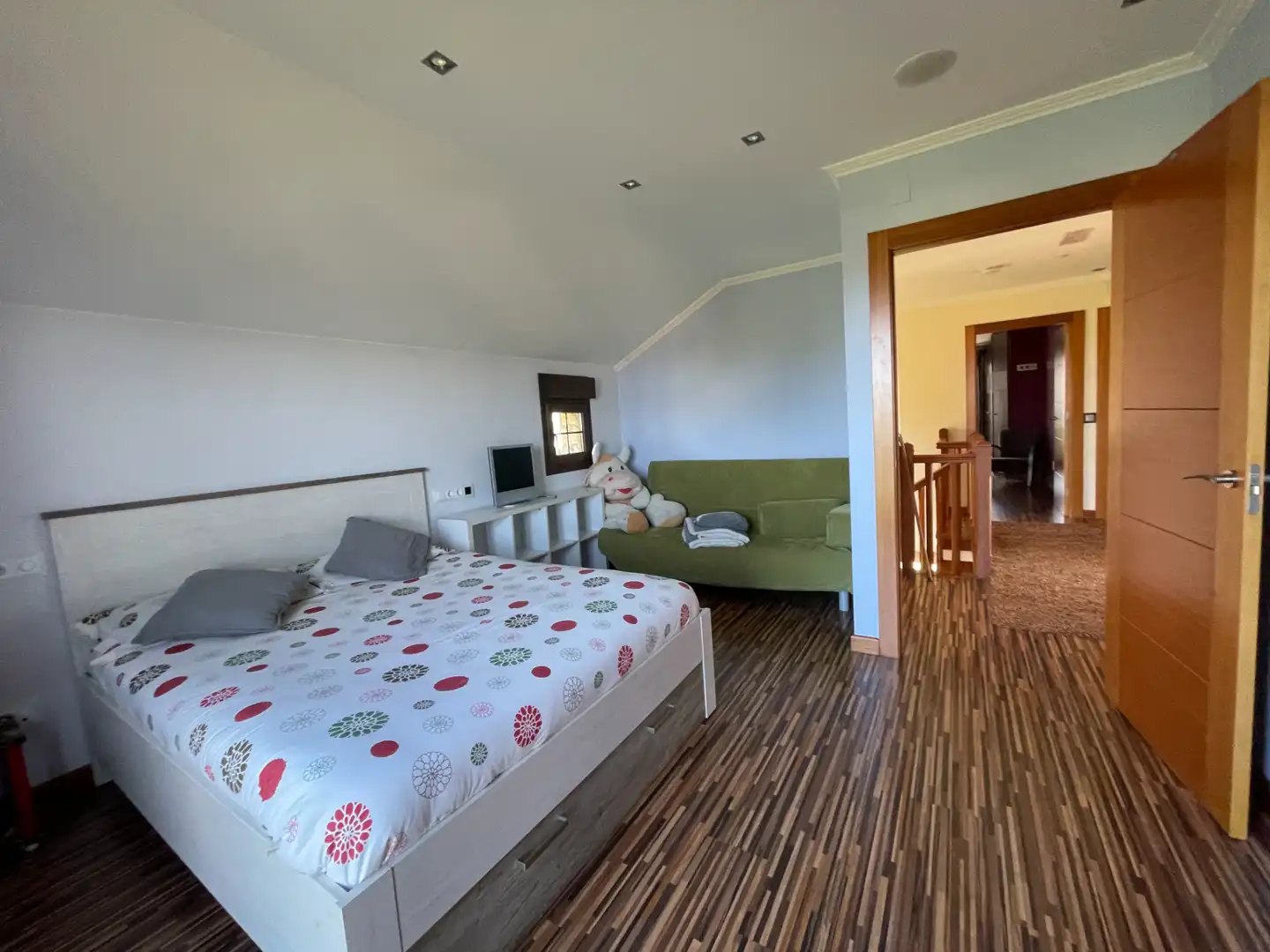 Dormitori de Casa o xalet en venda en Gijón  amb Calefacció, Jardí privat i Parquet